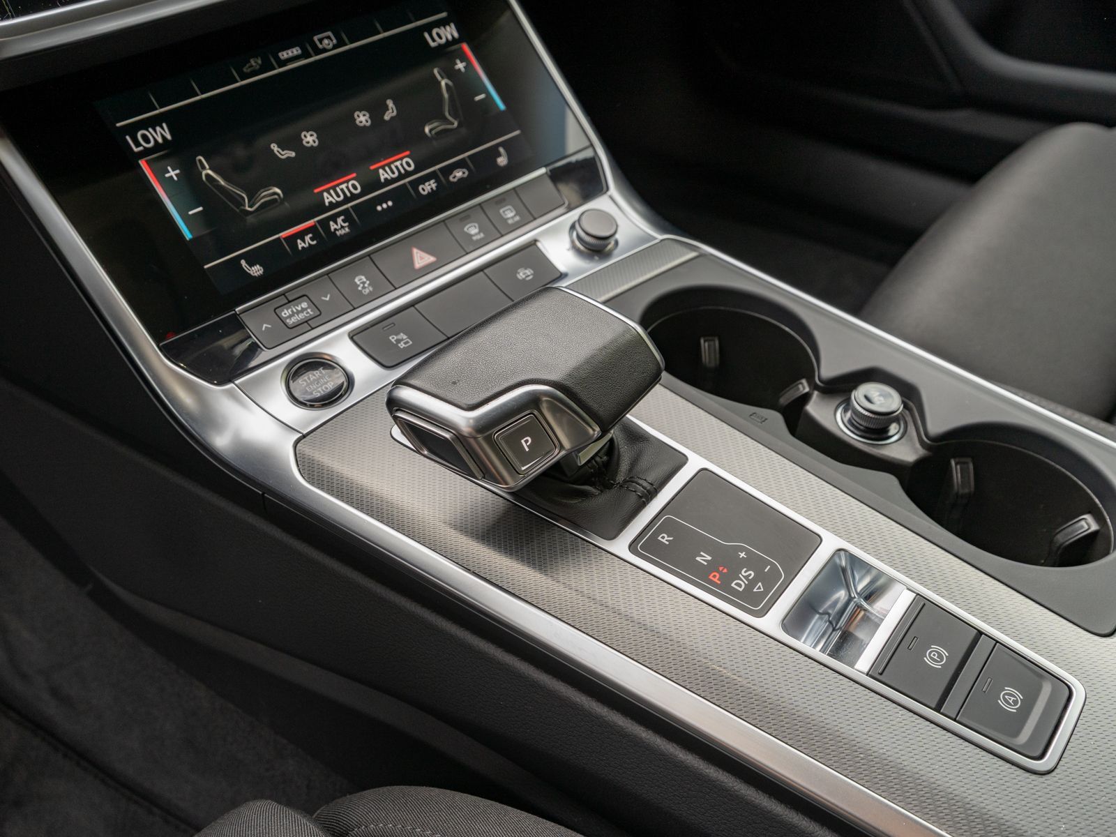 Fahrzeugabbildung Audi A6 Avant sport 50TFSI e quattro NAVI LED AHK RFK