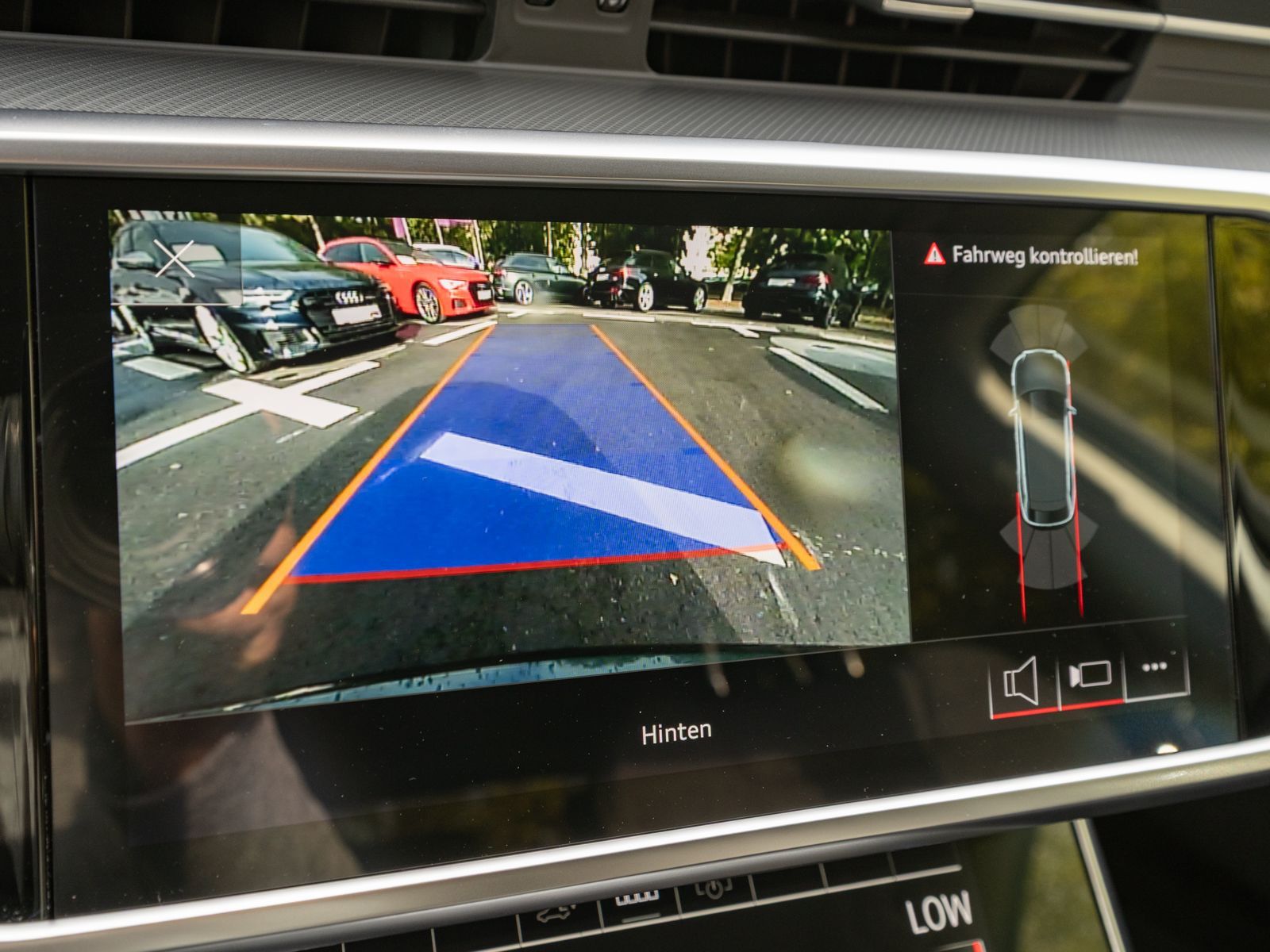 Fahrzeugabbildung Audi A6 Avant sport 50TFSI e quattro NAVI LED AHK RFK