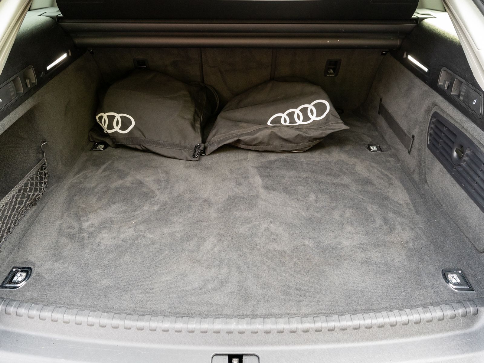 Fahrzeugabbildung Audi A6 Avant sport 50TFSI e quattro NAVI LED AHK RFK