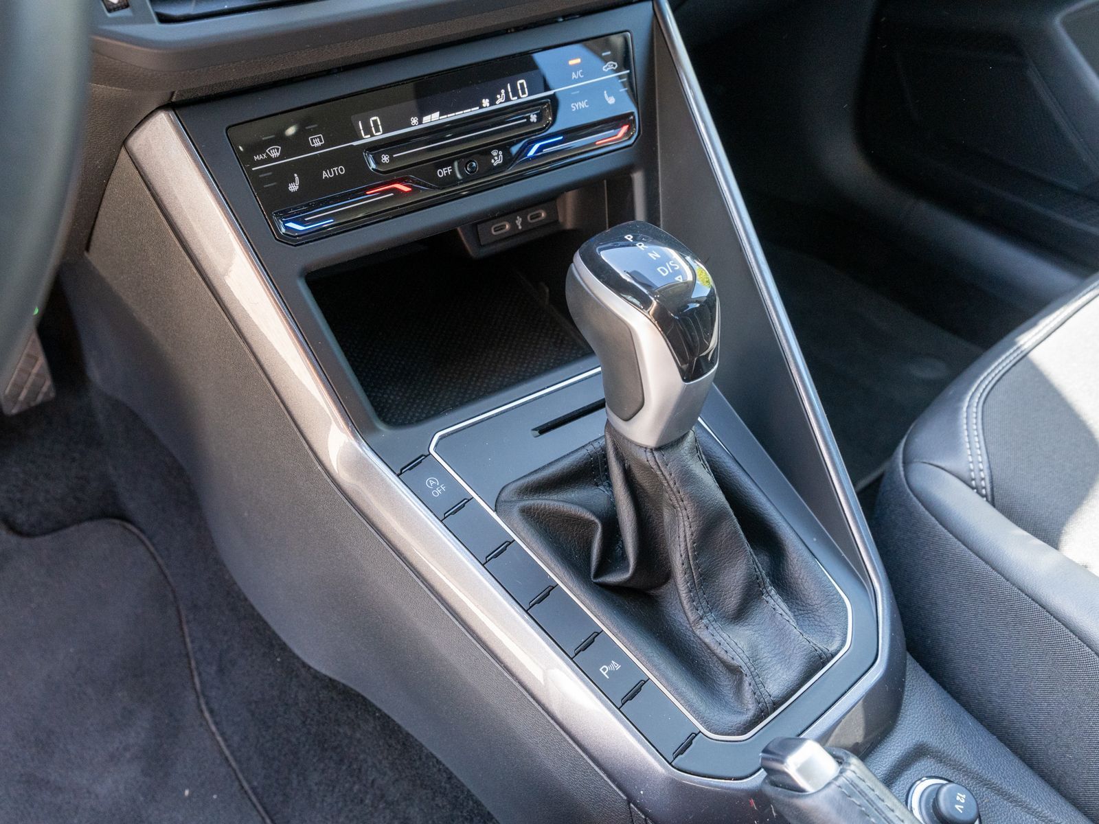 Fahrzeugabbildung Volkswagen Taigo 1.0 TSI DSG Style NAVI MATRIX KLIMA CARPLA