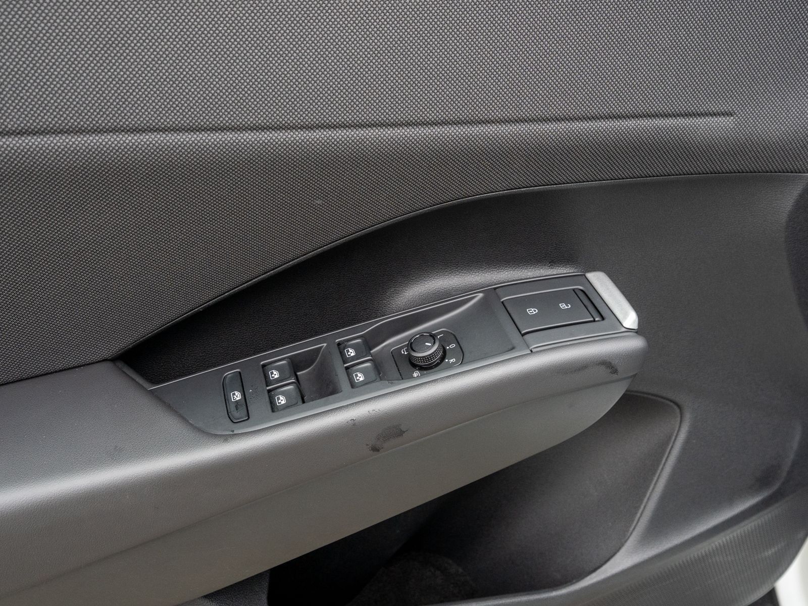 Fahrzeugabbildung Volkswagen T-Roc Life 1.5 TSI DSG LED Navi RFK ACC PDC SHZ