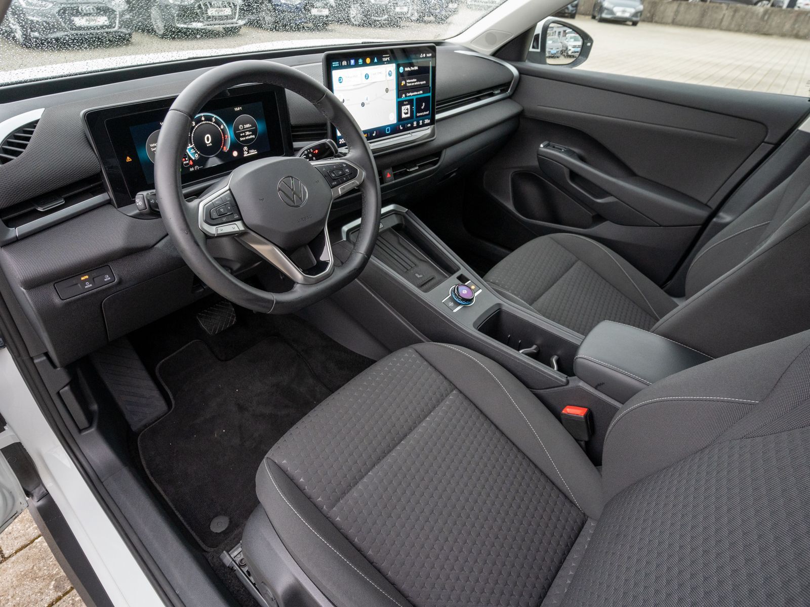 Fahrzeugabbildung Volkswagen T-Roc Life 1.5 TSI DSG LED Navi RFK ACC PDC SHZ