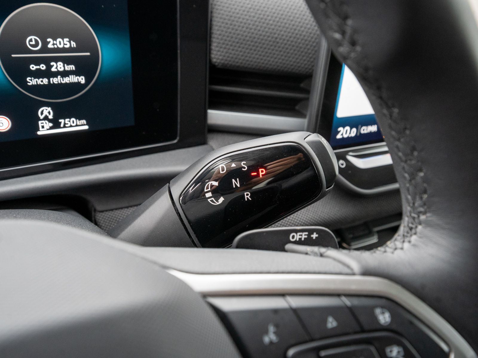 Fahrzeugabbildung Volkswagen T-Roc Life 1.5 TSI DSG LED Navi RFK ACC PDC SHZ