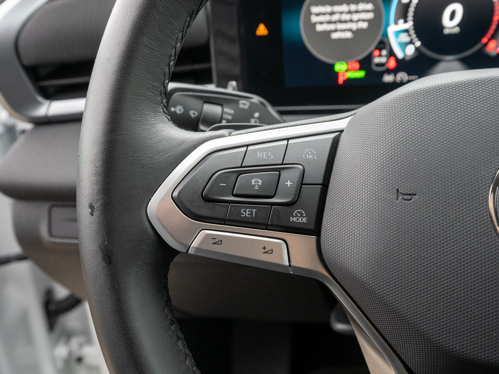 Fahrzeugabbildung Volkswagen T-Roc Life 1.5 TSI DSG LED Navi RFK ACC PDC SHZ