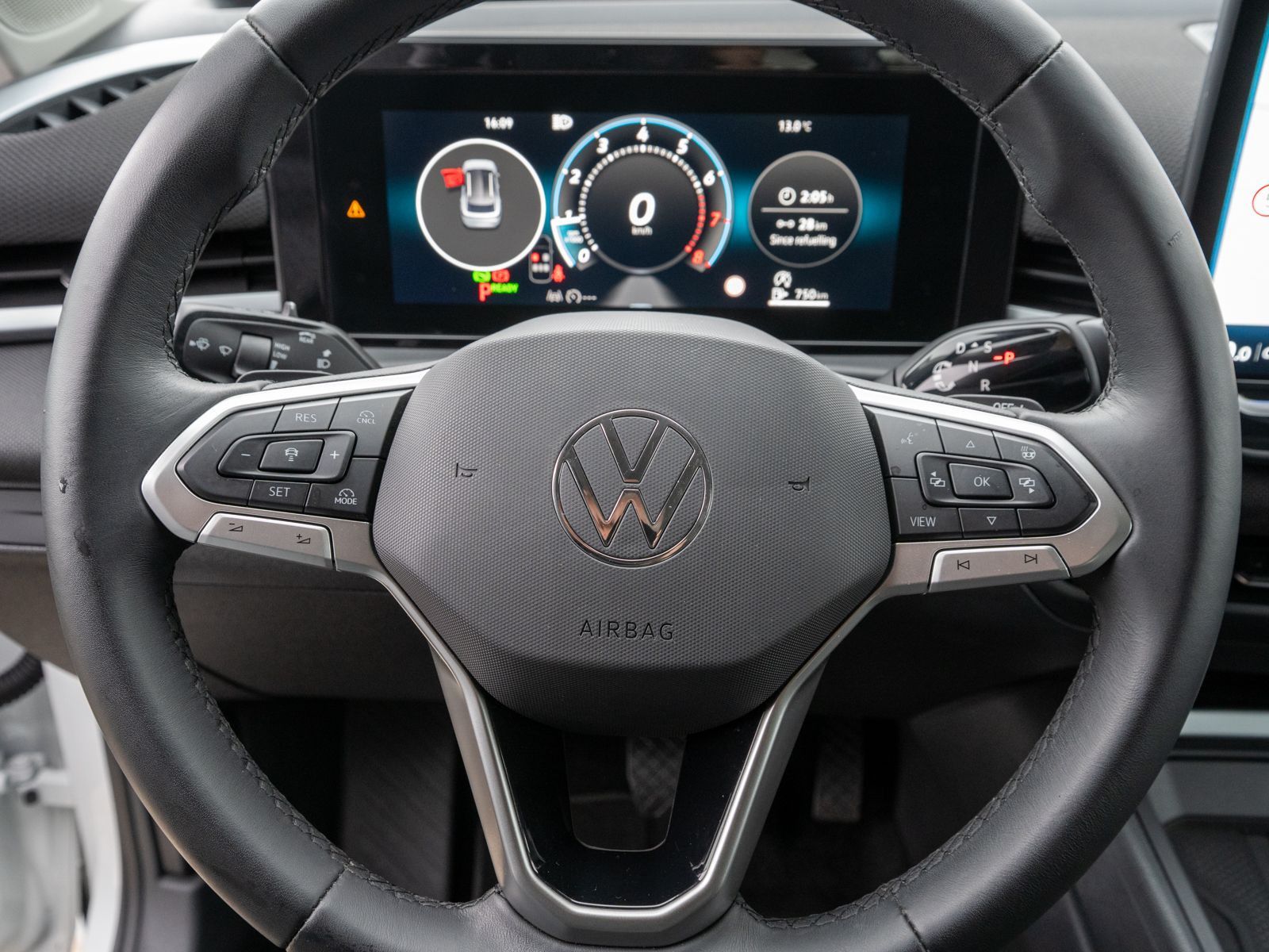Fahrzeugabbildung Volkswagen T-Roc Life 1.5 TSI DSG LED Navi RFK ACC PDC SHZ