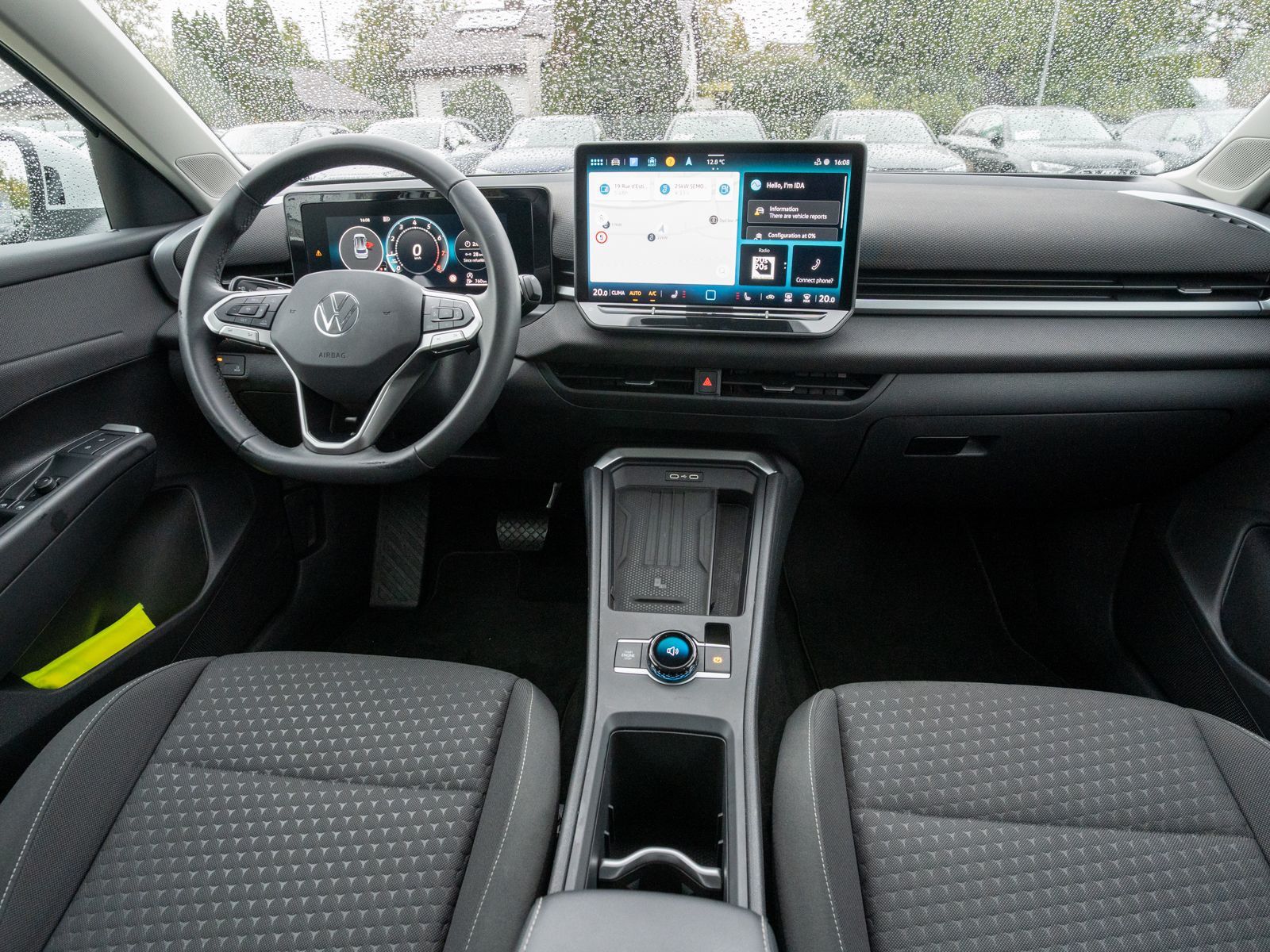 Fahrzeugabbildung Volkswagen T-Roc Life 1.5 TSI DSG LED Navi RFK ACC PDC SHZ