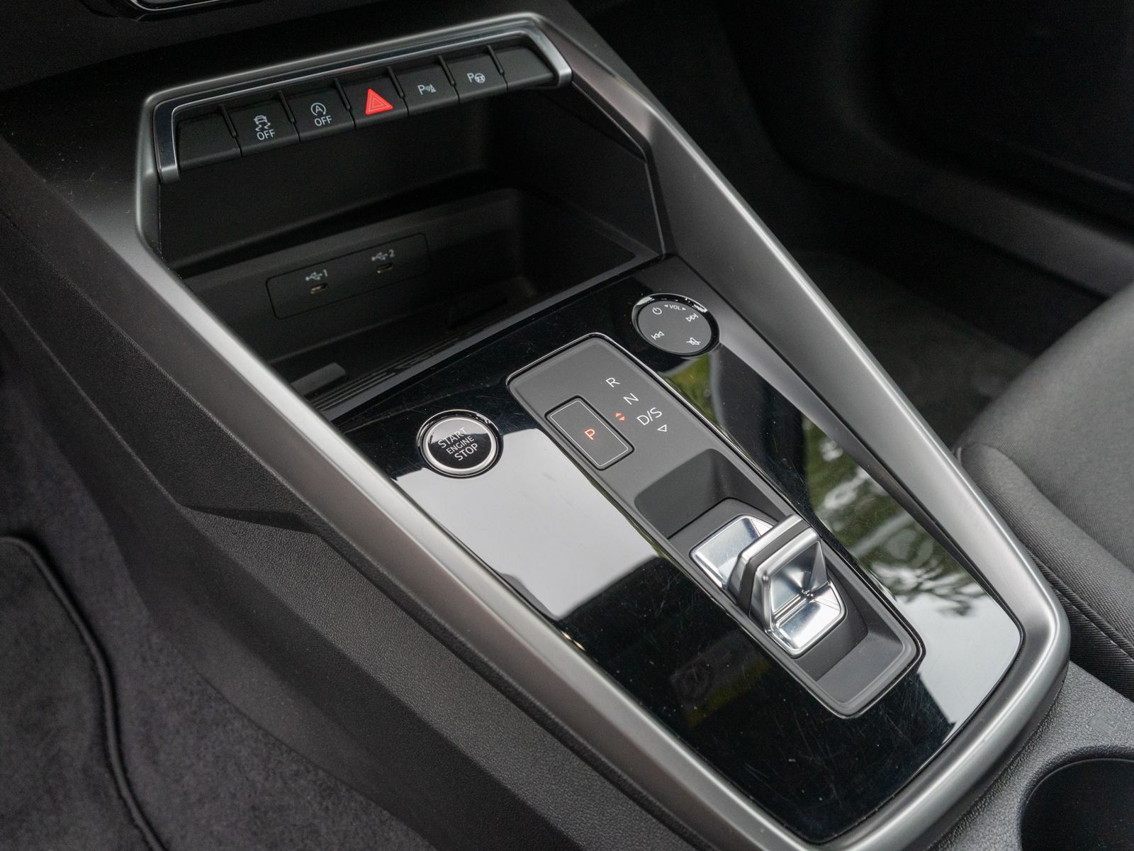 Fahrzeugabbildung Audi A3 Sportback S line 35TDI NAVI LED RFK PDC AHK