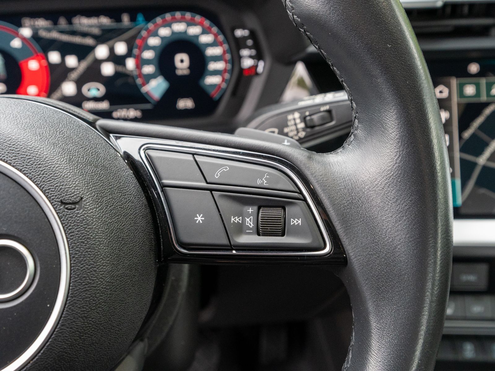 Fahrzeugabbildung Audi A3 Sportback S line 35TDI NAVI LED RFK PDC AHK