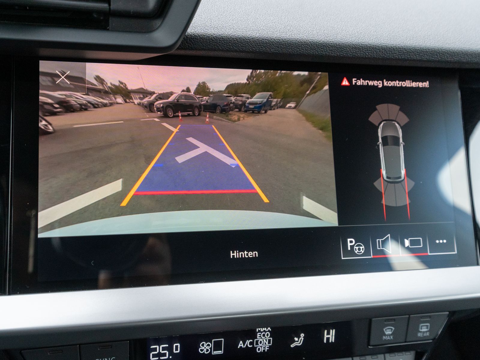 Fahrzeugabbildung Audi A3 Sportback S line 35TDI NAVI LED RFK PDC AHK