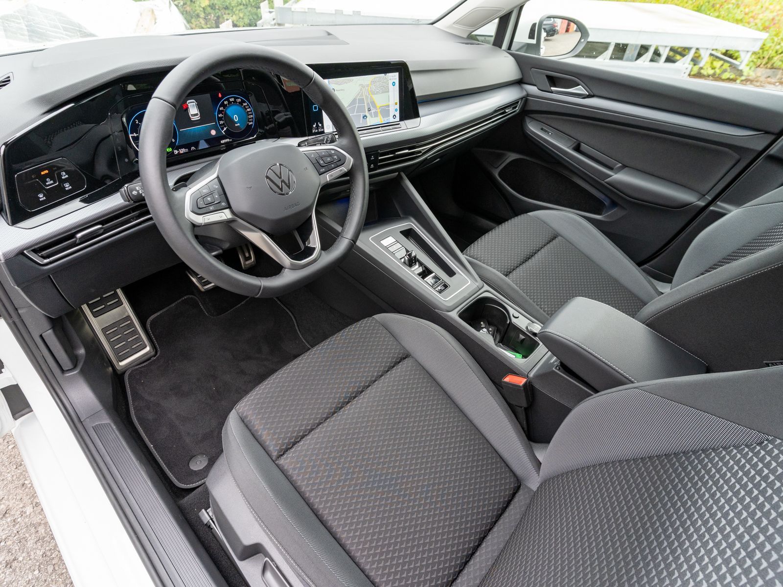 Fahrzeugabbildung Volkswagen Golf Variant Active 2.0 TDI DSG LED Navi AHK RFK