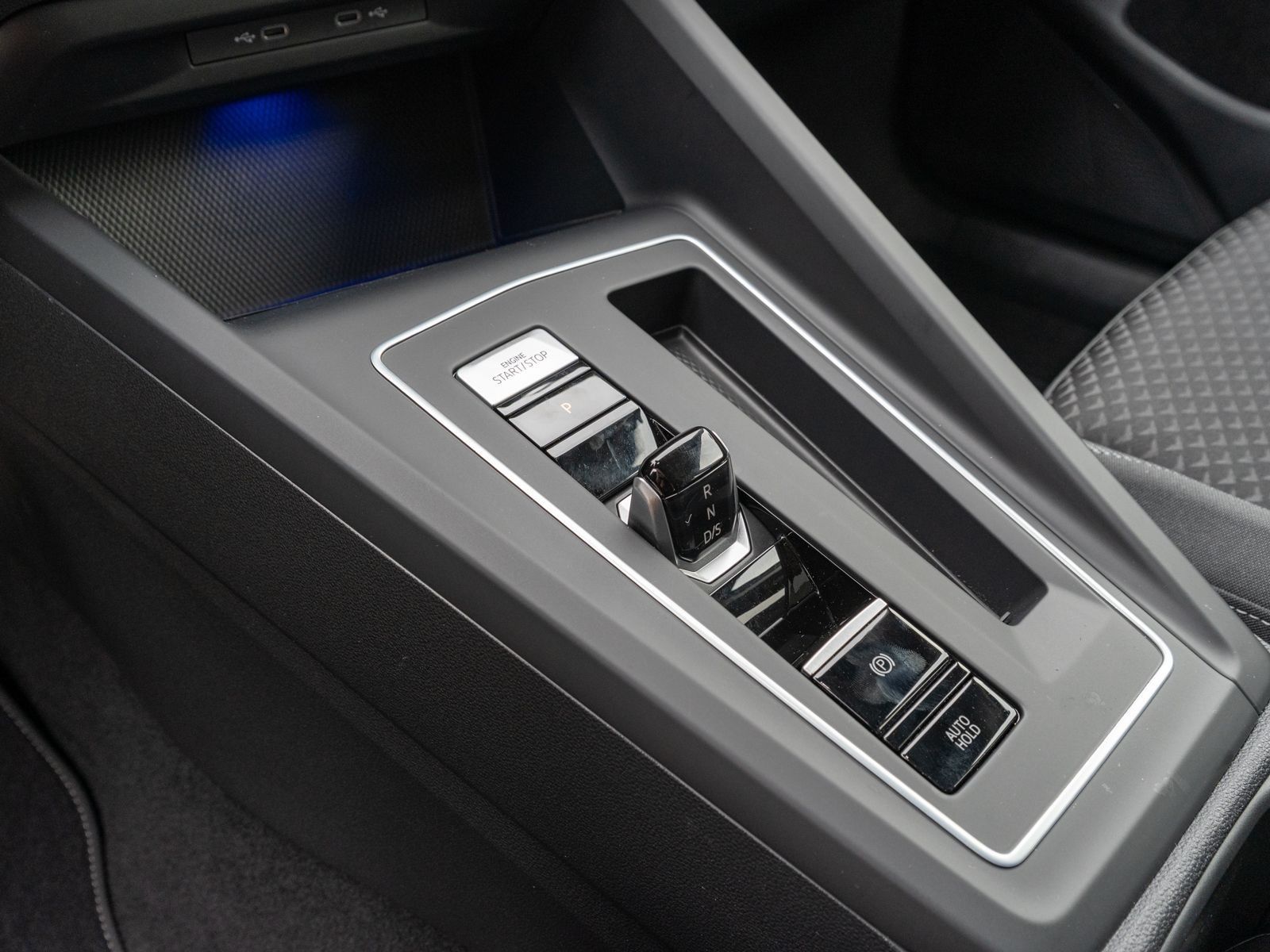 Fahrzeugabbildung Volkswagen Golf Variant Active 2.0 TDI DSG LED Navi AHK RFK