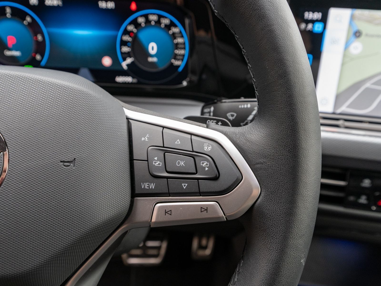 Fahrzeugabbildung Volkswagen Golf Variant Active 2.0 TDI DSG LED Navi AHK RFK