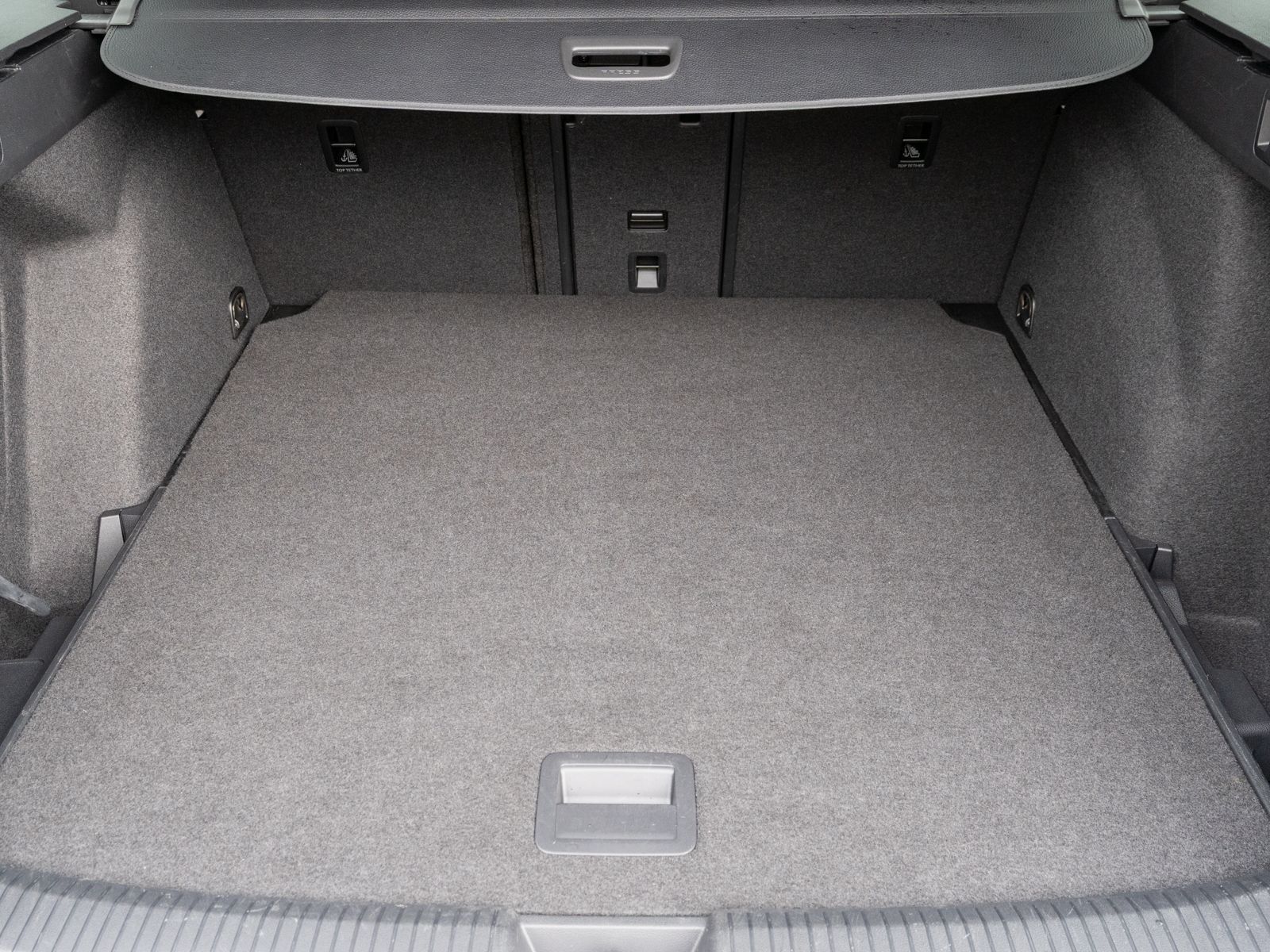 Fahrzeugabbildung Volkswagen Golf Variant Active 2.0 TDI DSG LED Navi AHK RFK