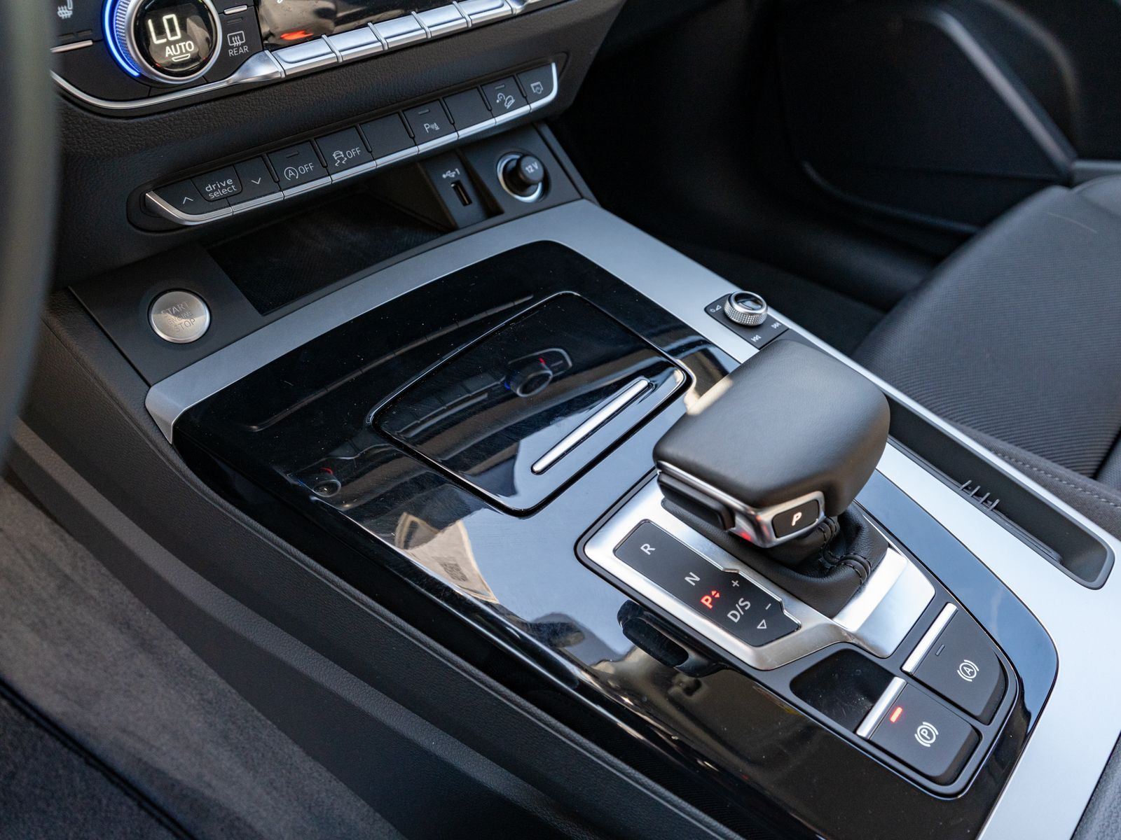 Fahrzeugabbildung Audi Q5 Sportback advanced 40TDI quattro LED NAVI RFK