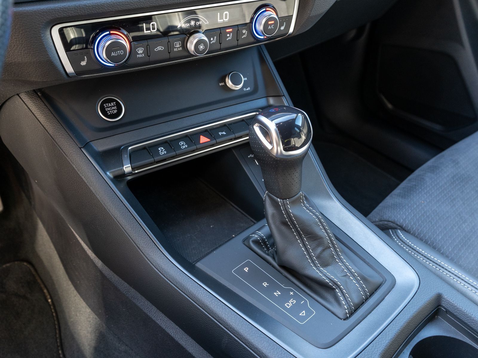 Fahrzeugabbildung Audi Q3 S line 35TDI quattro Stronic NAVI LED RFK VC