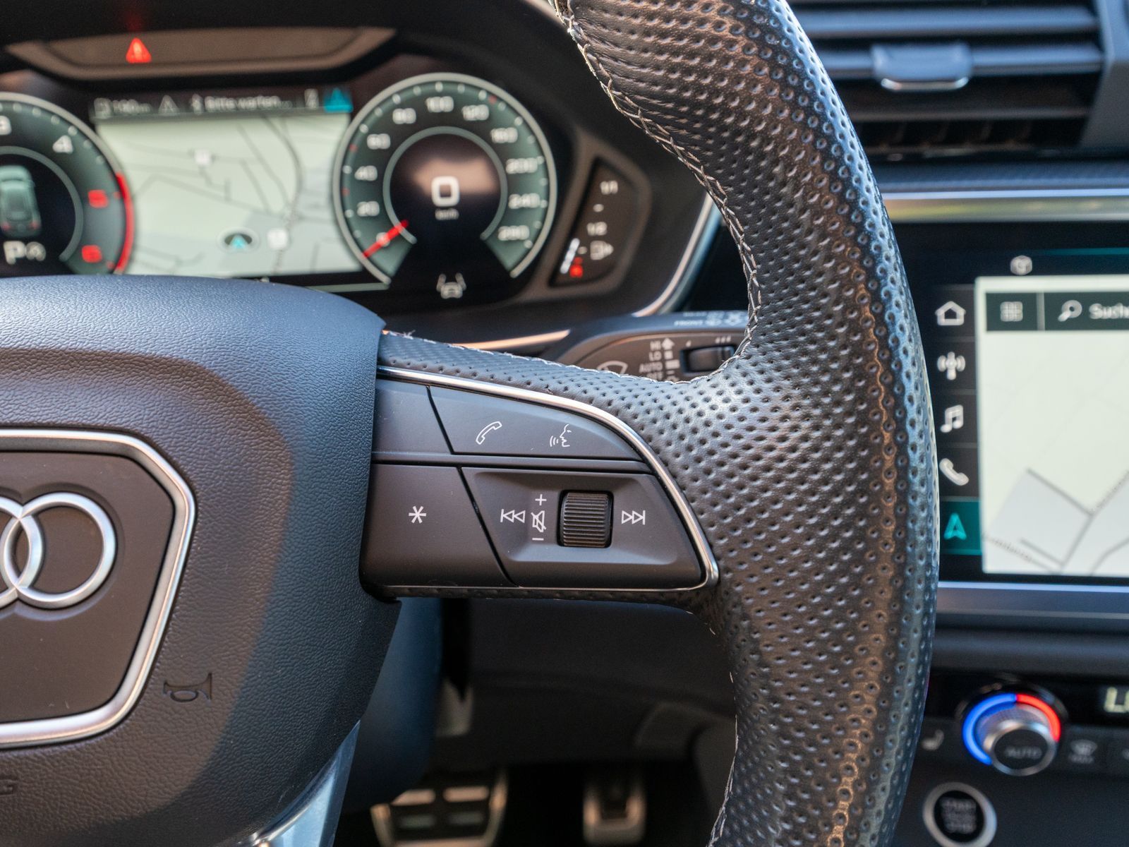 Fahrzeugabbildung Audi Q3 S line 35TDI quattro Stronic NAVI LED RFK VC