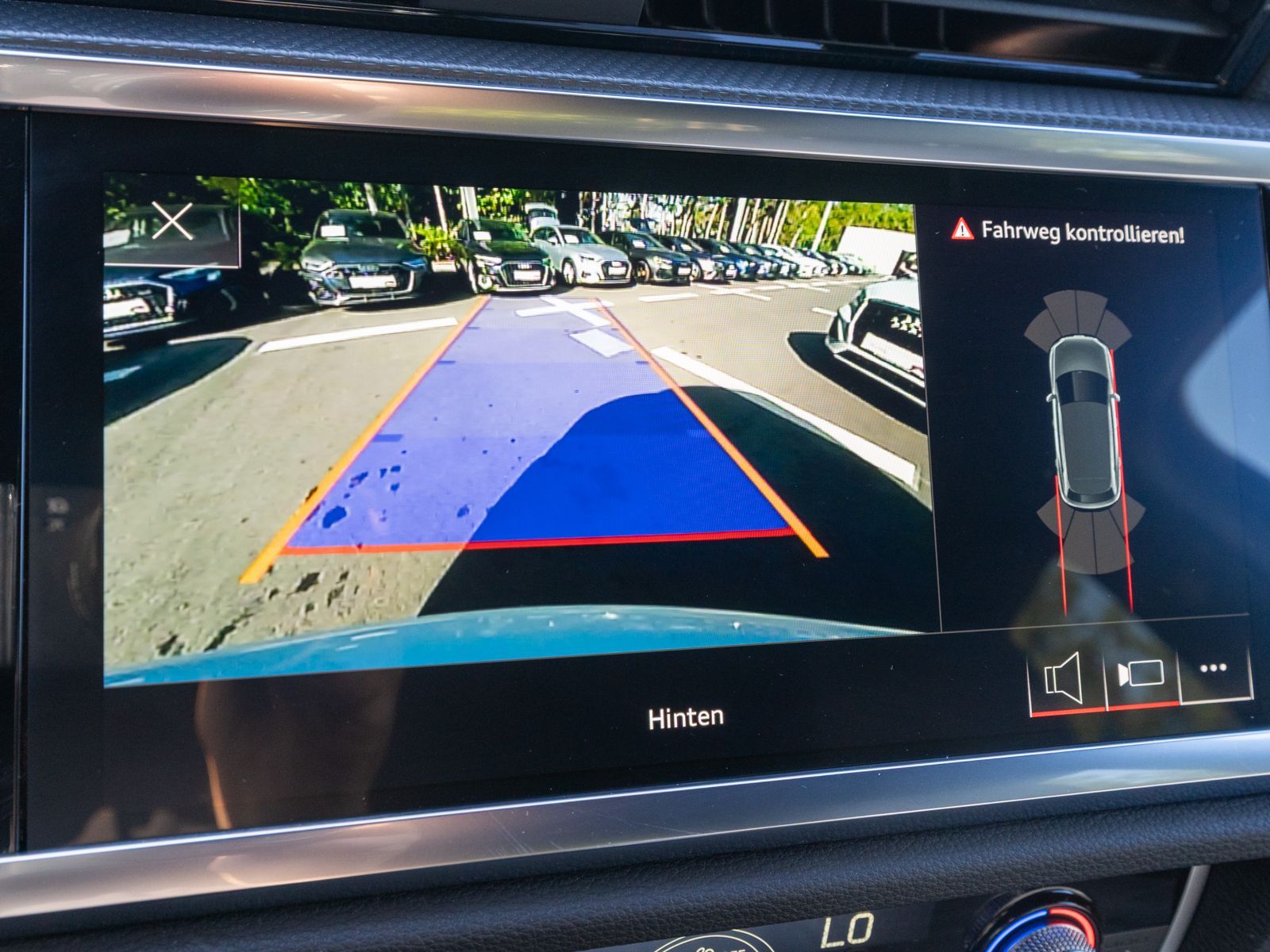 Fahrzeugabbildung Audi Q3 S line 35TDI quattro Stronic NAVI LED RFK VC