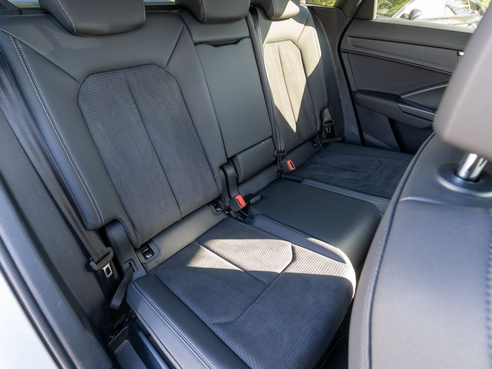 Fahrzeugabbildung Audi Q3 S line 35TDI quattro Stronic NAVI LED RFK VC