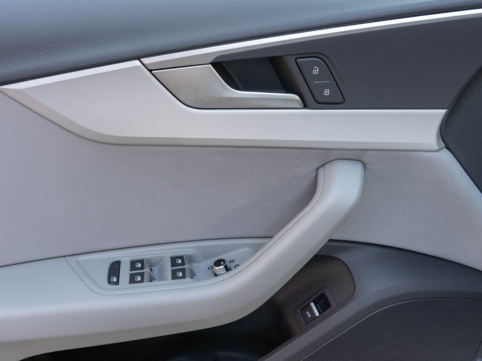 Fahrzeugabbildung Audi A4 Avant 40TDI NAVI MATRIX RFK AHK SHZ PDC ACC