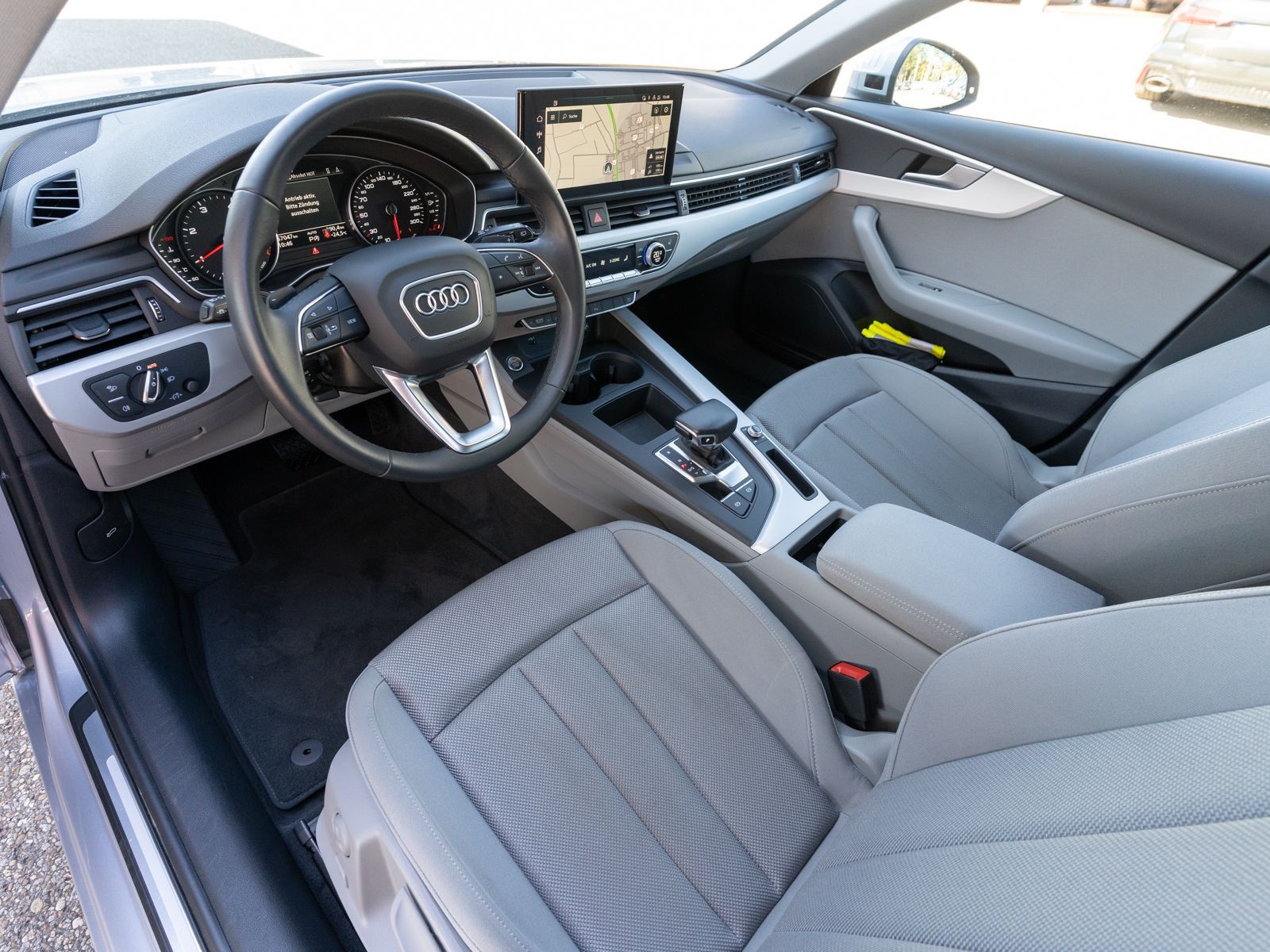 Fahrzeugabbildung Audi A4 Avant 40TDI NAVI MATRIX RFK AHK SHZ PDC ACC