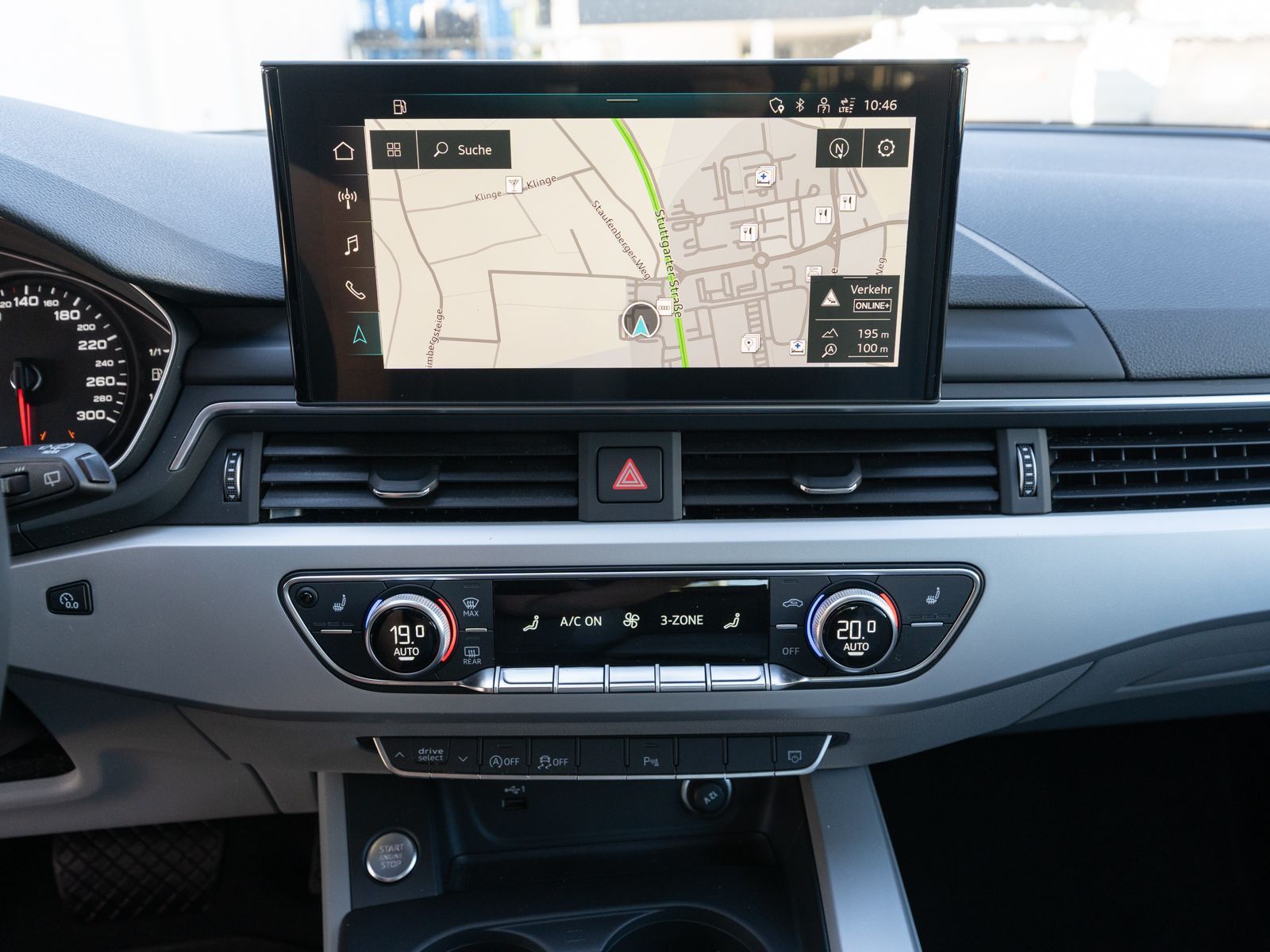 Fahrzeugabbildung Audi A4 Avant 40TDI NAVI MATRIX RFK AHK SHZ PDC ACC