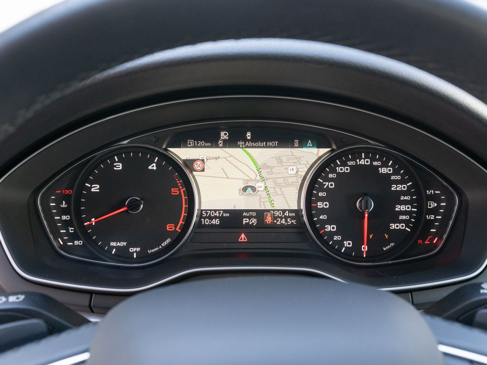 Fahrzeugabbildung Audi A4 Avant 40TDI NAVI MATRIX RFK AHK SHZ PDC ACC