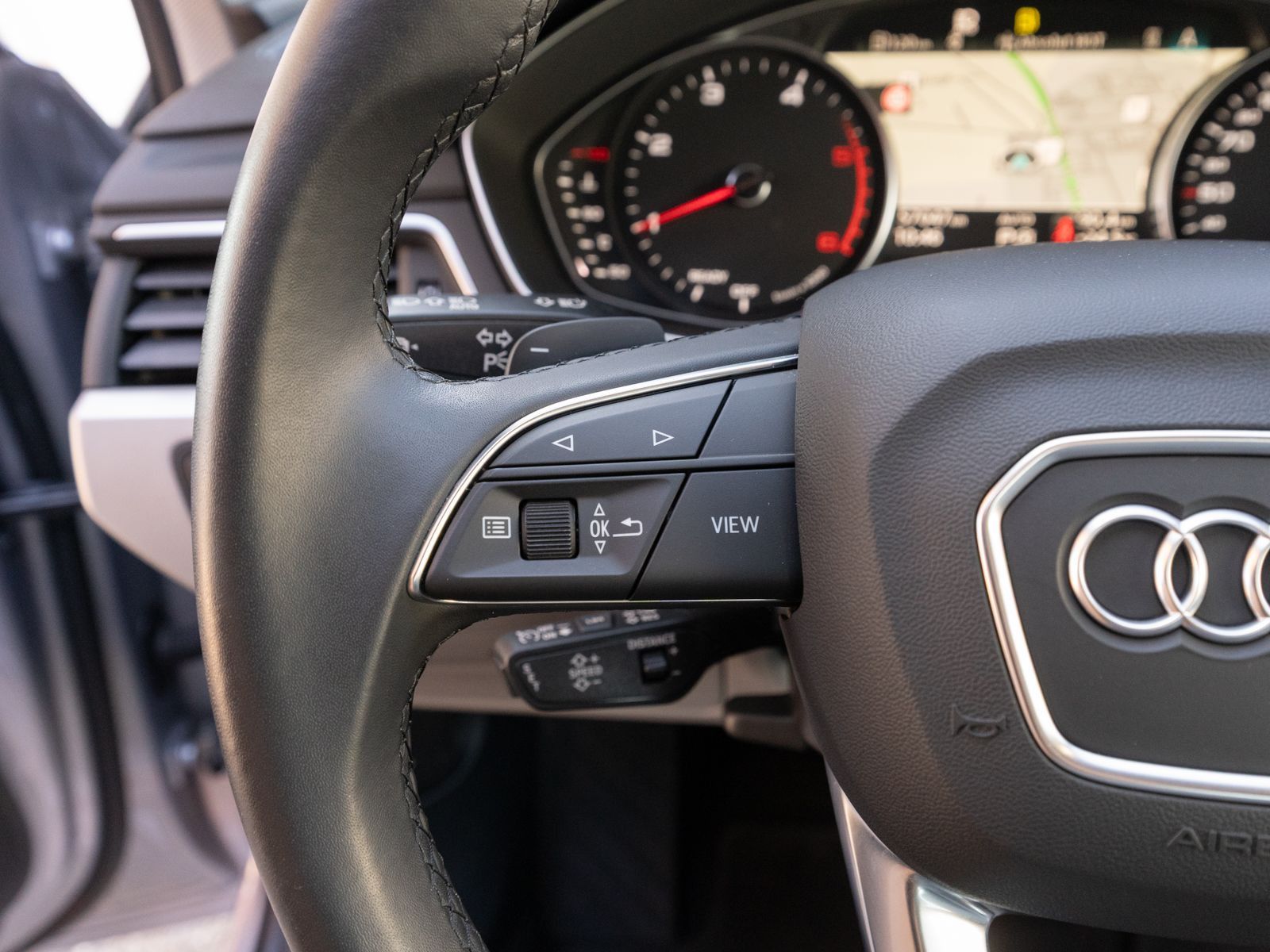 Fahrzeugabbildung Audi A4 Avant 40TDI NAVI MATRIX RFK AHK SHZ PDC ACC
