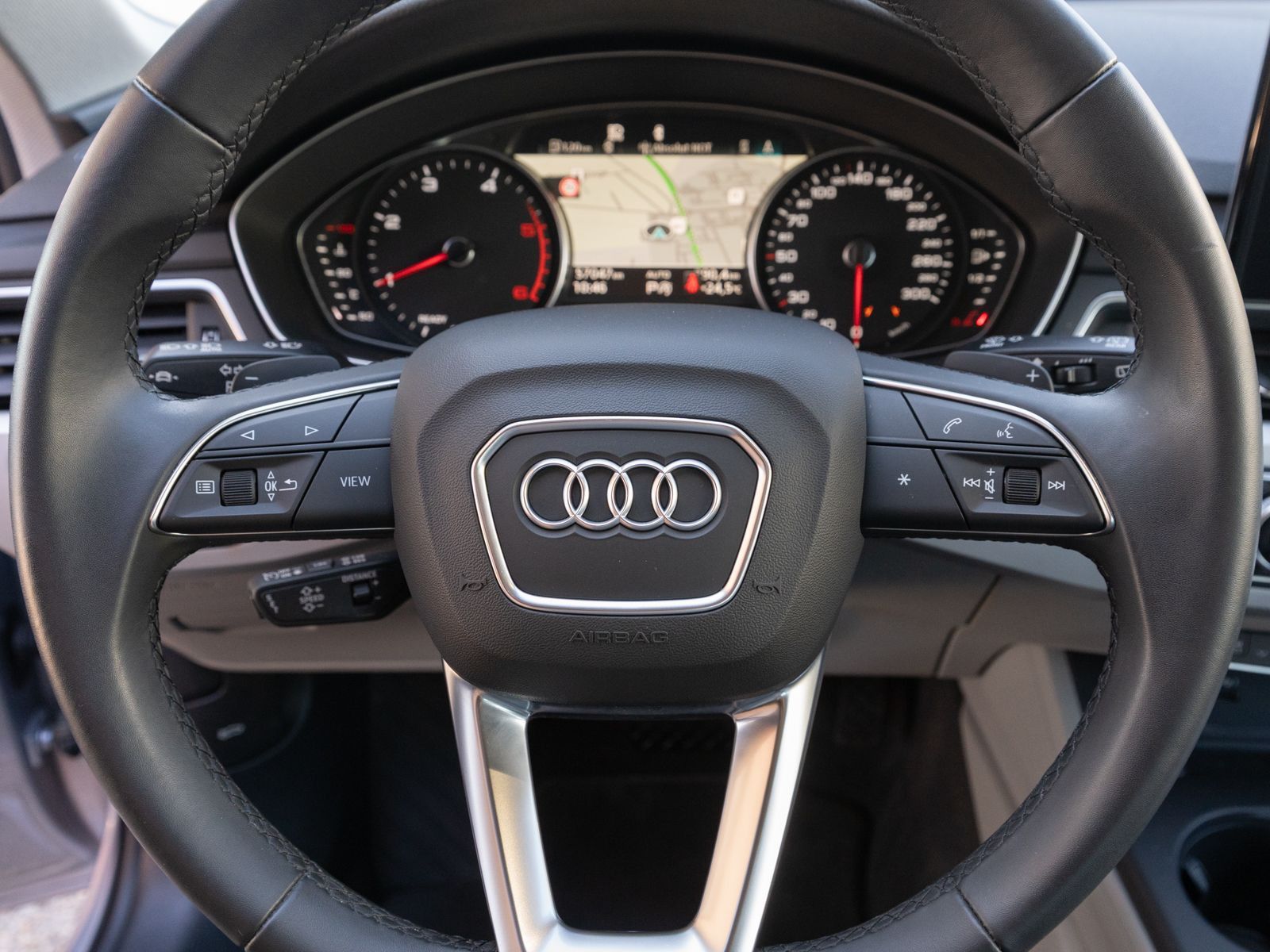 Fahrzeugabbildung Audi A4 Avant 40TDI NAVI MATRIX RFK AHK SHZ PDC ACC