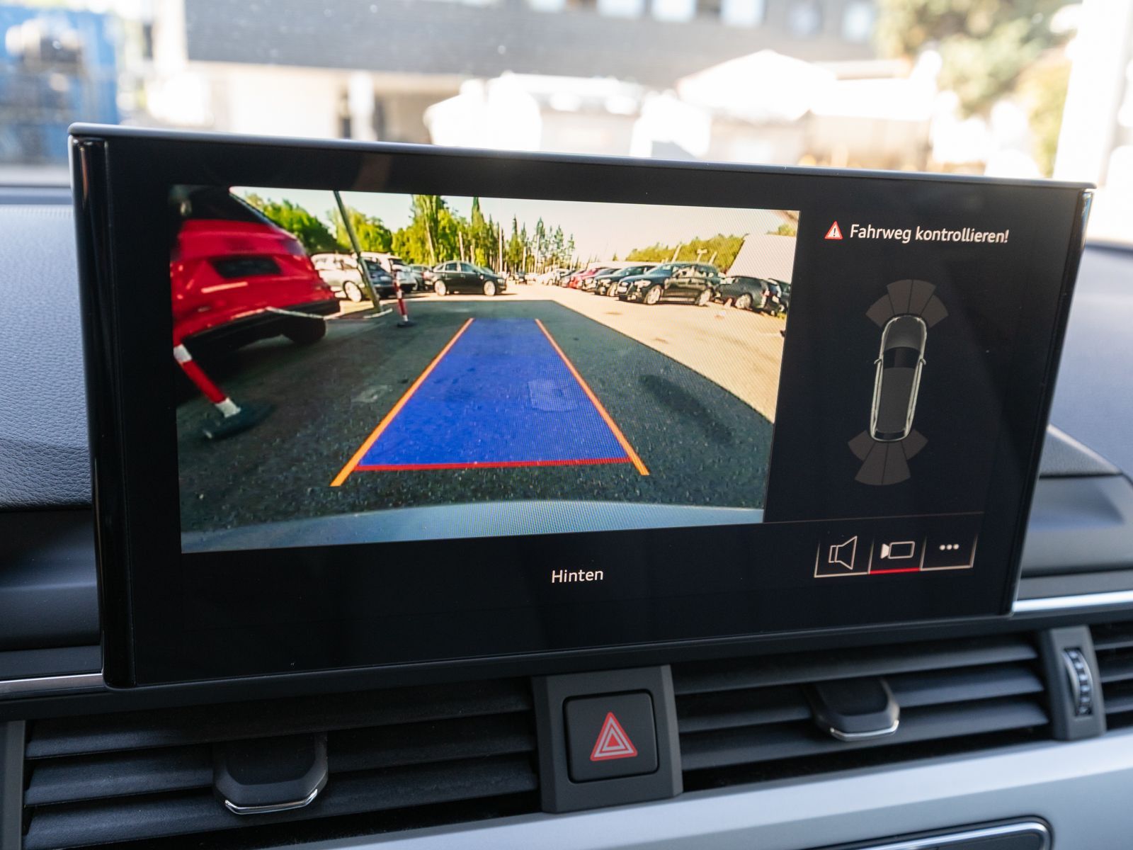 Fahrzeugabbildung Audi A4 Avant 40TDI NAVI MATRIX RFK AHK SHZ PDC ACC