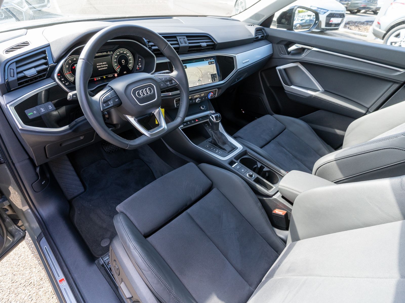Fahrzeugabbildung Audi Q3 Sportback S line 45TFSI quattro PANO SONOS