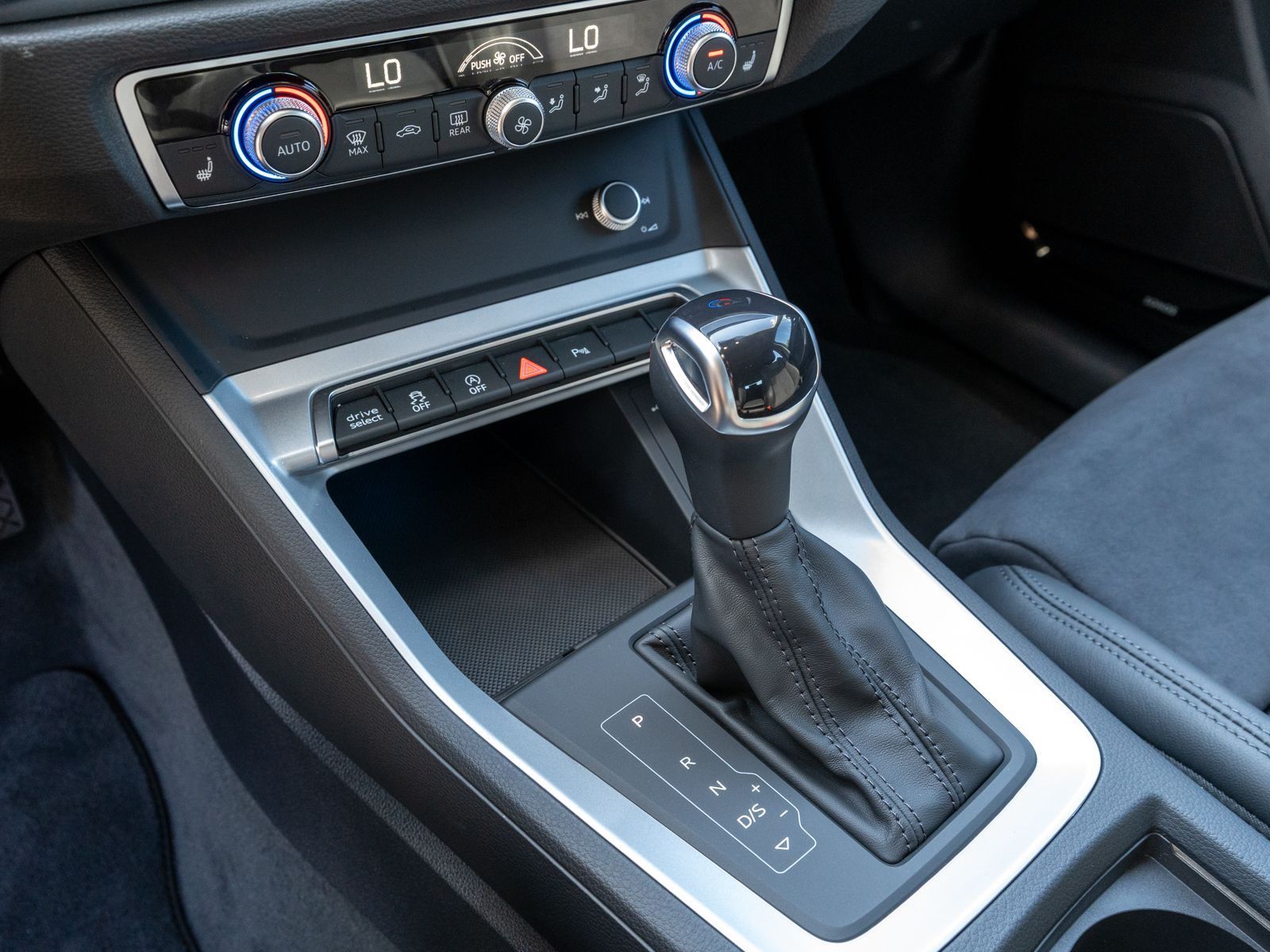 Fahrzeugabbildung Audi Q3 Sportback S line 45TFSI quattro PANO SONOS