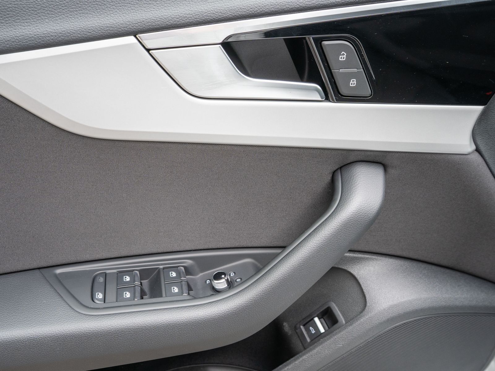 Fahrzeugabbildung Audi A4 Avant S line 40TDI NAVI MATRIX STANDHZ PANO