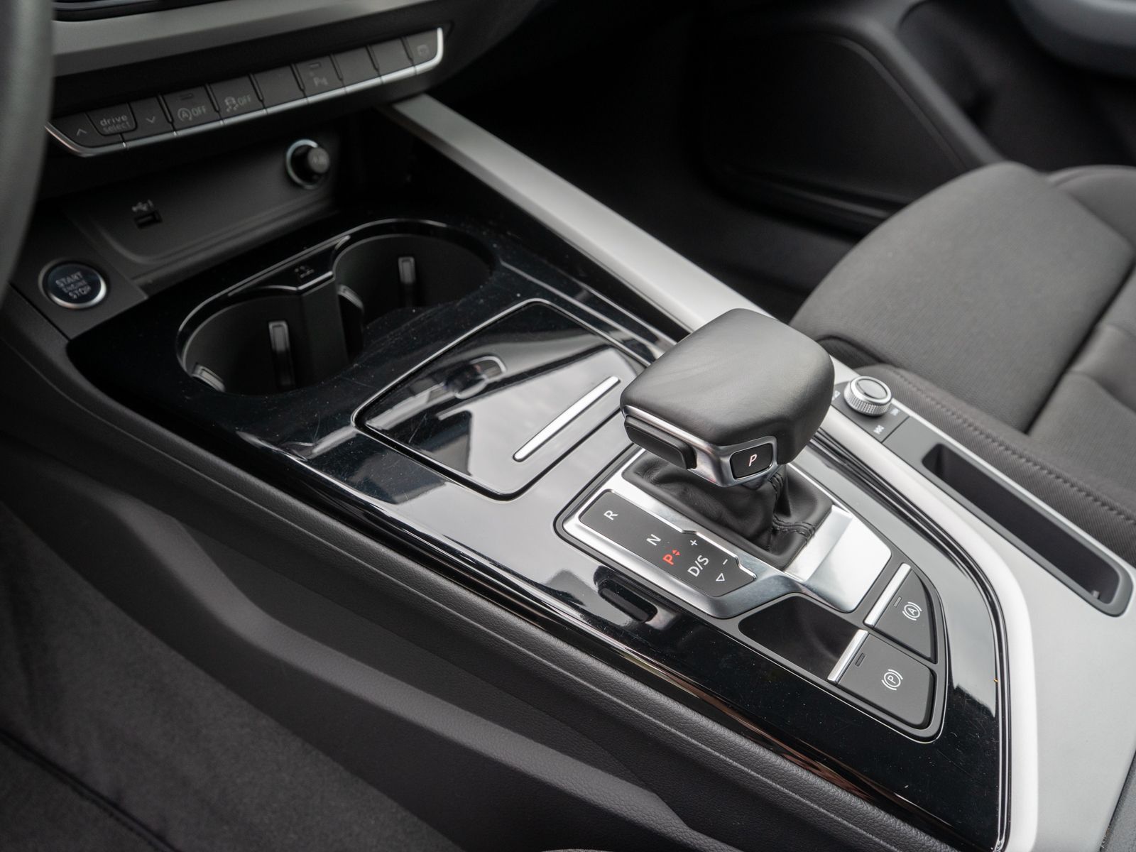 Fahrzeugabbildung Audi A4 Avant S line 40TDI NAVI MATRIX STANDHZ PANO