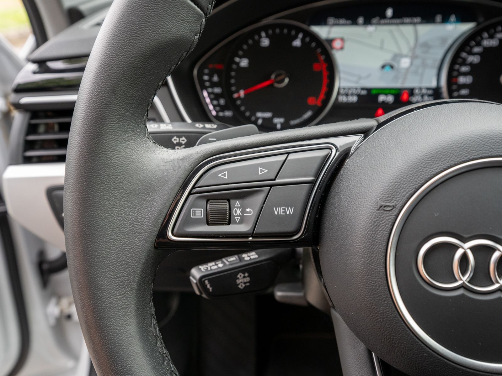 Fahrzeugabbildung Audi A4 Avant S line 40TDI NAVI MATRIX STANDHZ PANO