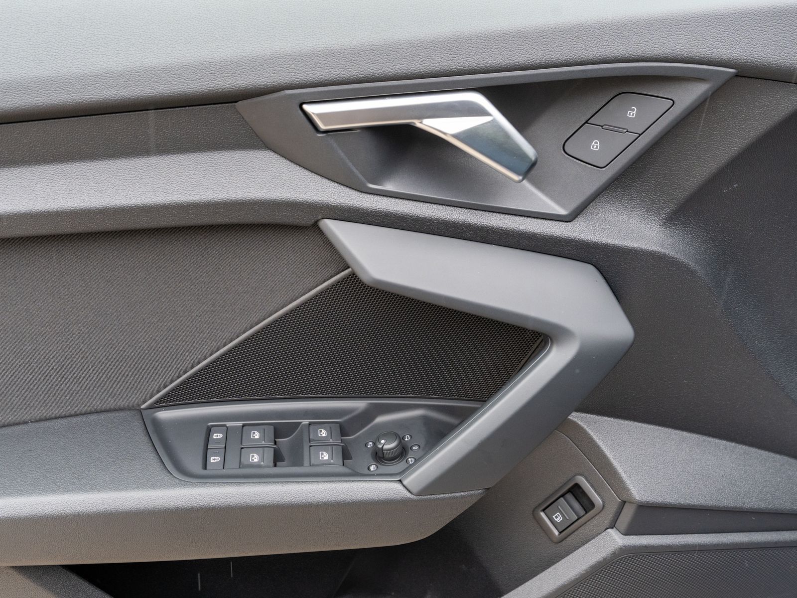 Fahrzeugabbildung Audi A3 Sportback advanced 40 TFSI e LED NAVI SHZ VC