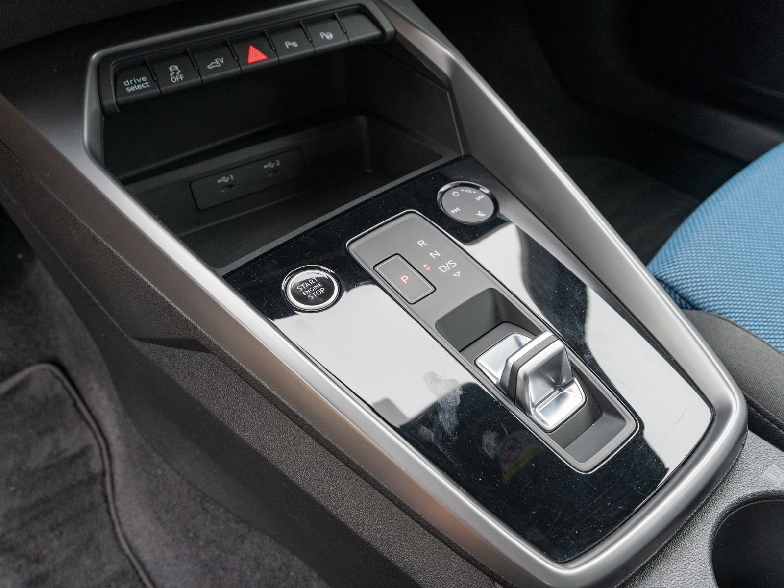 Fahrzeugabbildung Audi A3 Sportback advanced 40 TFSI e LED NAVI SHZ VC