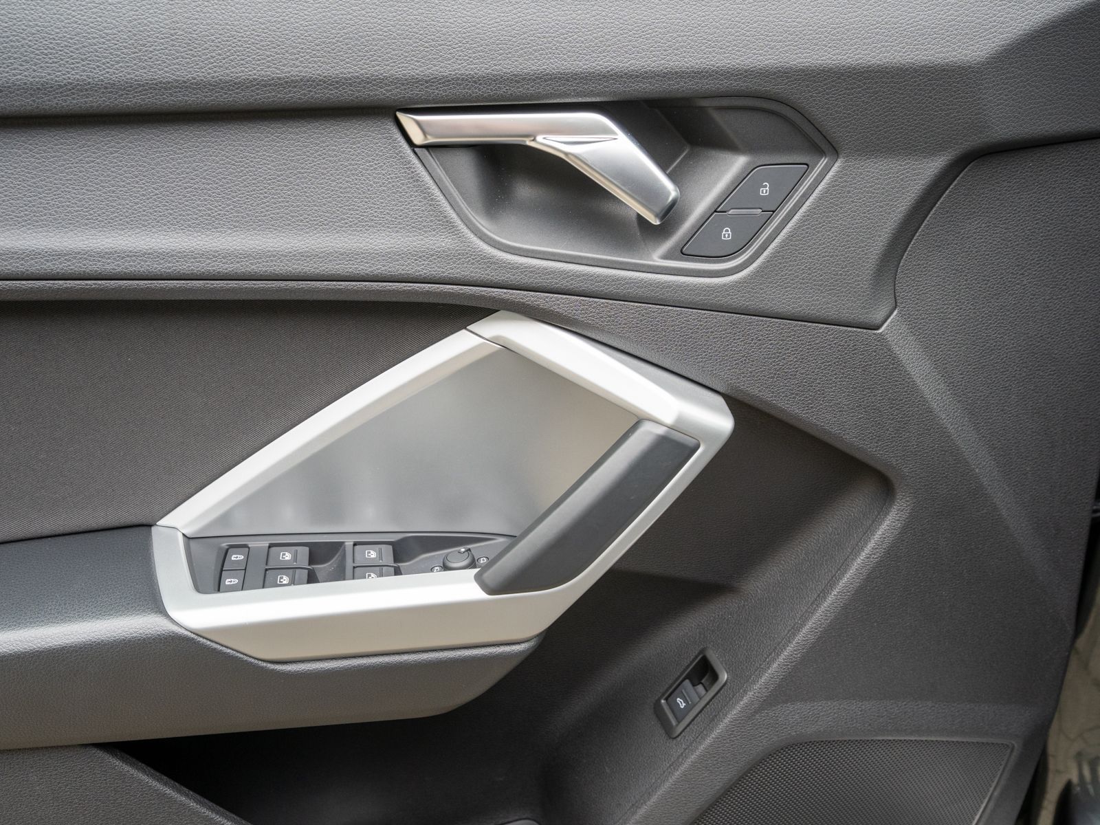 Fahrzeugabbildung Audi Q3 S line 35 TFSI NAVI LED STDHZ PDC SHZ VC