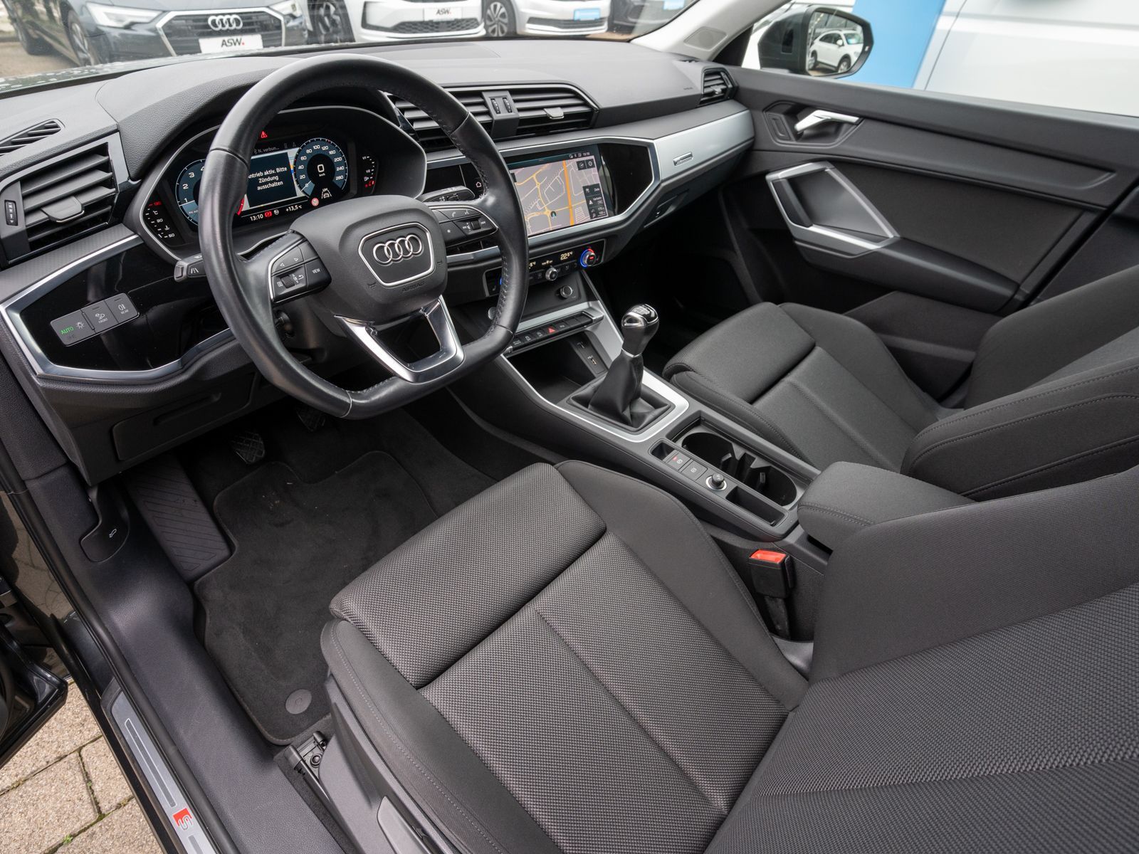 Fahrzeugabbildung Audi Q3 S line 35 TFSI NAVI LED STDHZ PDC SHZ VC