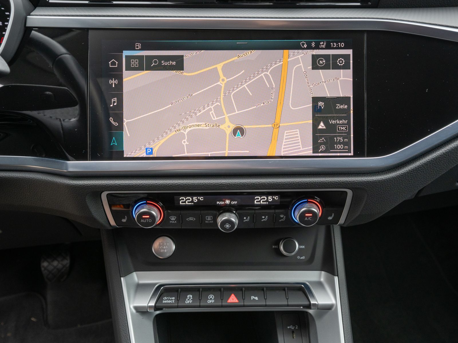 Fahrzeugabbildung Audi Q3 S line 35 TFSI NAVI LED STDHZ PDC SHZ VC