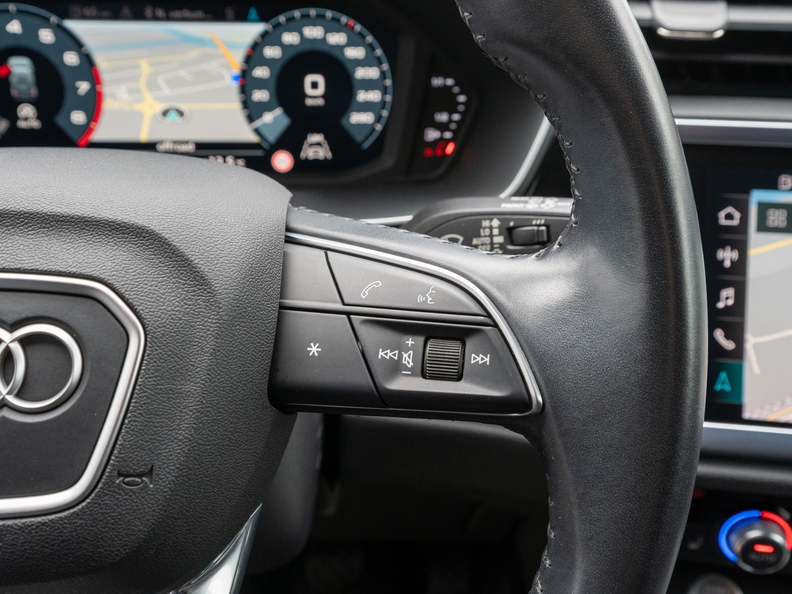 Fahrzeugabbildung Audi Q3 S line 35 TFSI NAVI LED STDHZ PDC SHZ VC