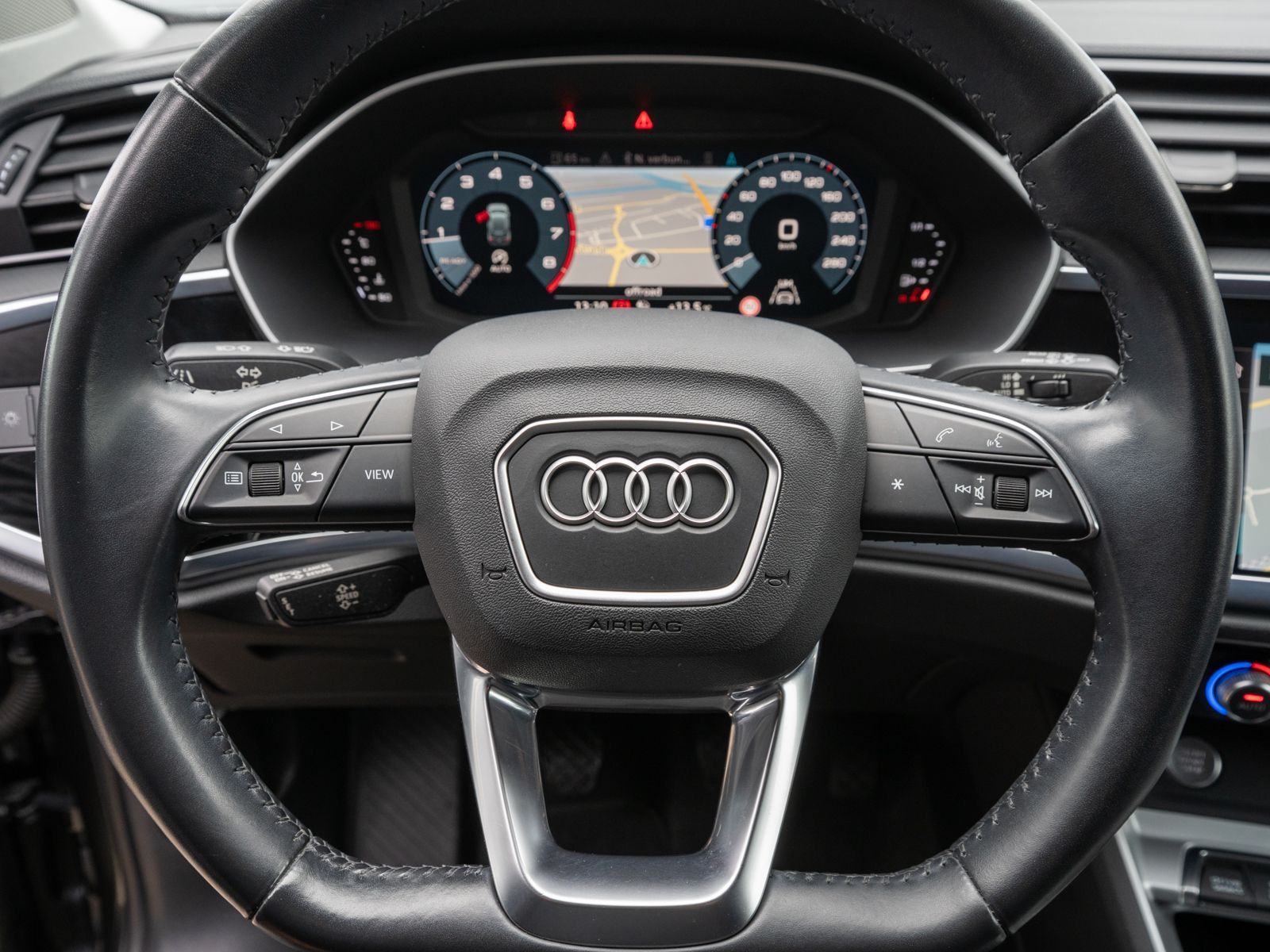 Fahrzeugabbildung Audi Q3 S line 35 TFSI NAVI LED STDHZ PDC SHZ VC