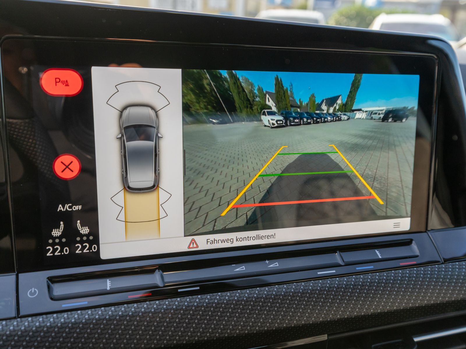 Fahrzeugabbildung Volkswagen Golf R-Line 1.5 TSI DSG LED Navi AHK ACC RFK