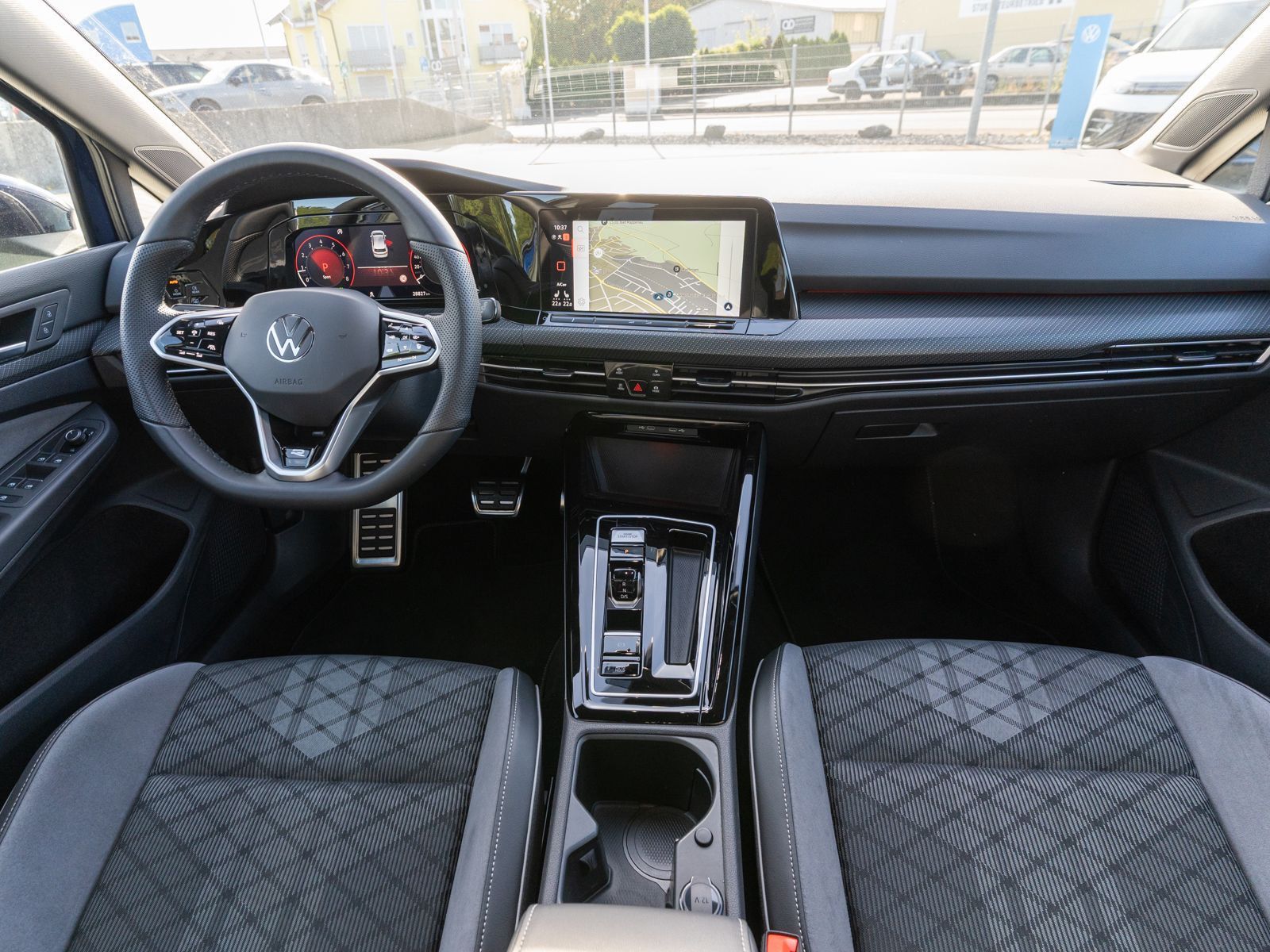 Fahrzeugabbildung Volkswagen Golf R-Line 1.5 TSI DSG LED Navi AHK ACC RFK
