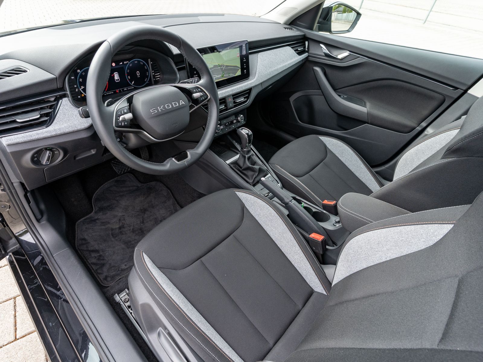 Fahrzeugabbildung SKODA Scala Tour 1.5 TSI LED Navi RFK SHZ PDC ACC
