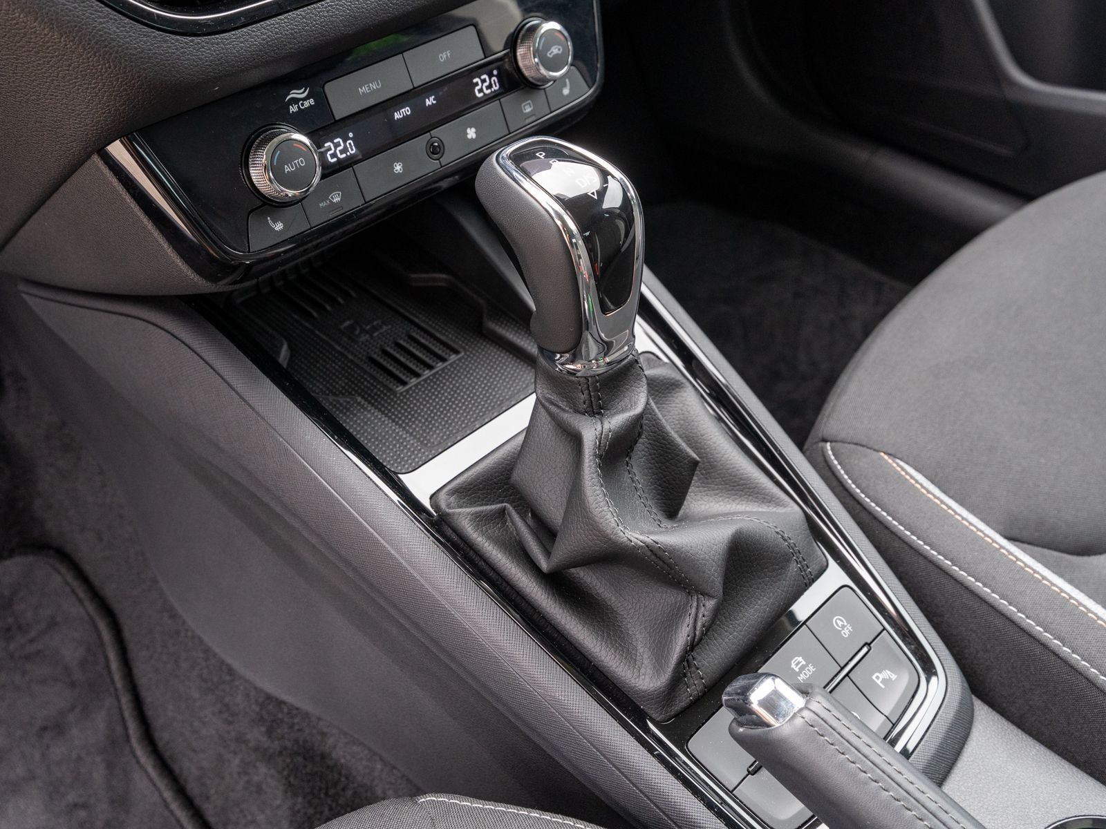 Fahrzeugabbildung SKODA Scala Tour 1.5 TSI LED Navi RFK SHZ PDC ACC