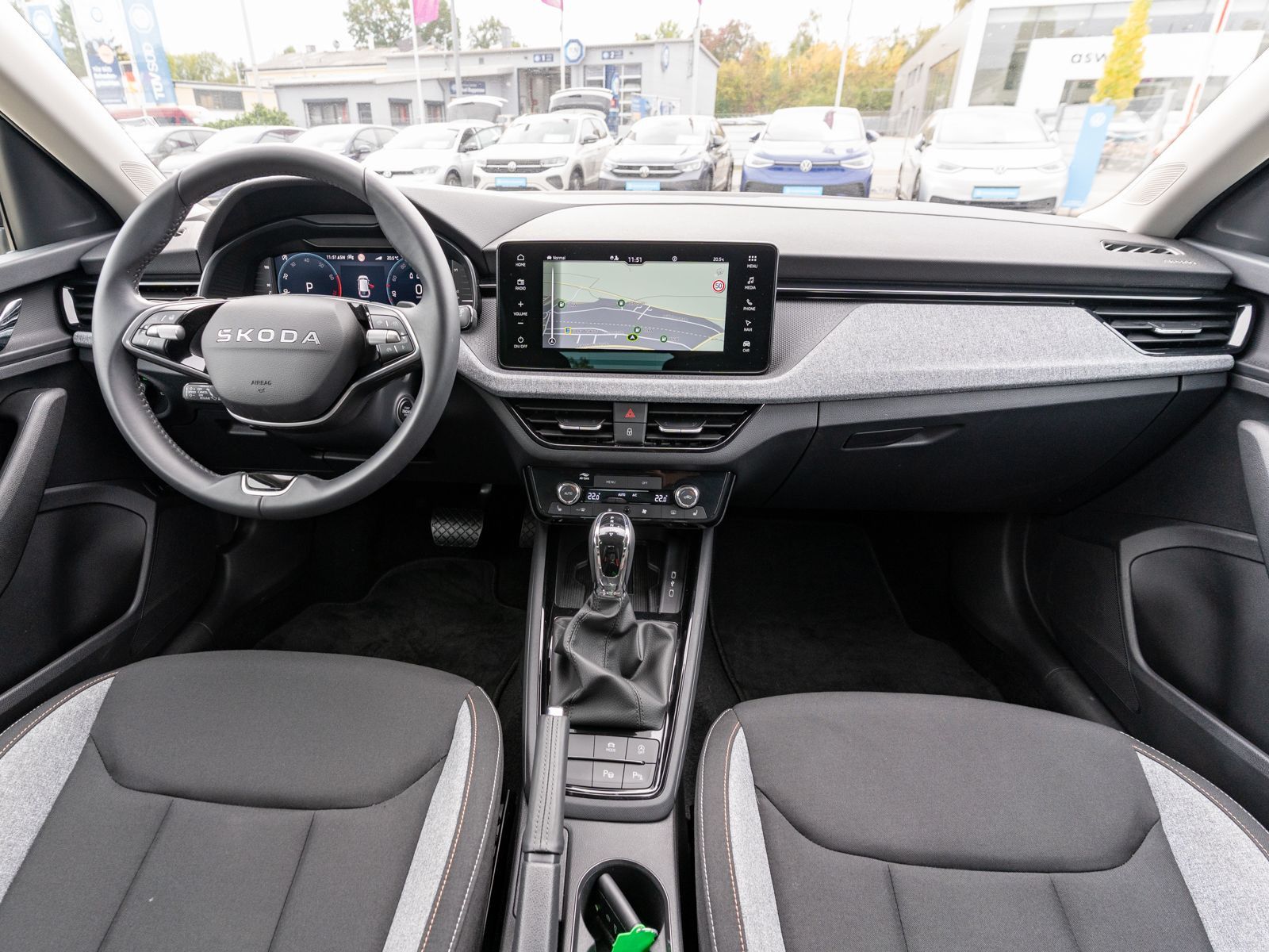 Fahrzeugabbildung SKODA Scala Tour 1.5 TSI LED Navi RFK SHZ PDC ACC