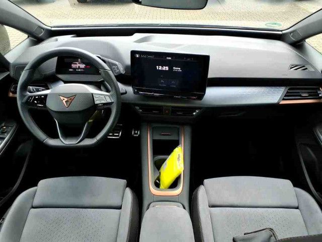 Fahrzeugabbildung CUPRA Born LED PDC HUD Wärmepumpe BeatsAudio SHZ