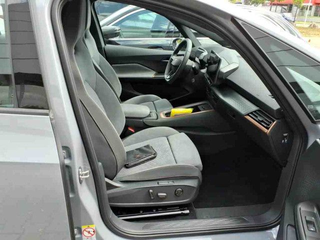 Fahrzeugabbildung CUPRA Born LED PDC HUD Wärmepumpe BeatsAudio SHZ