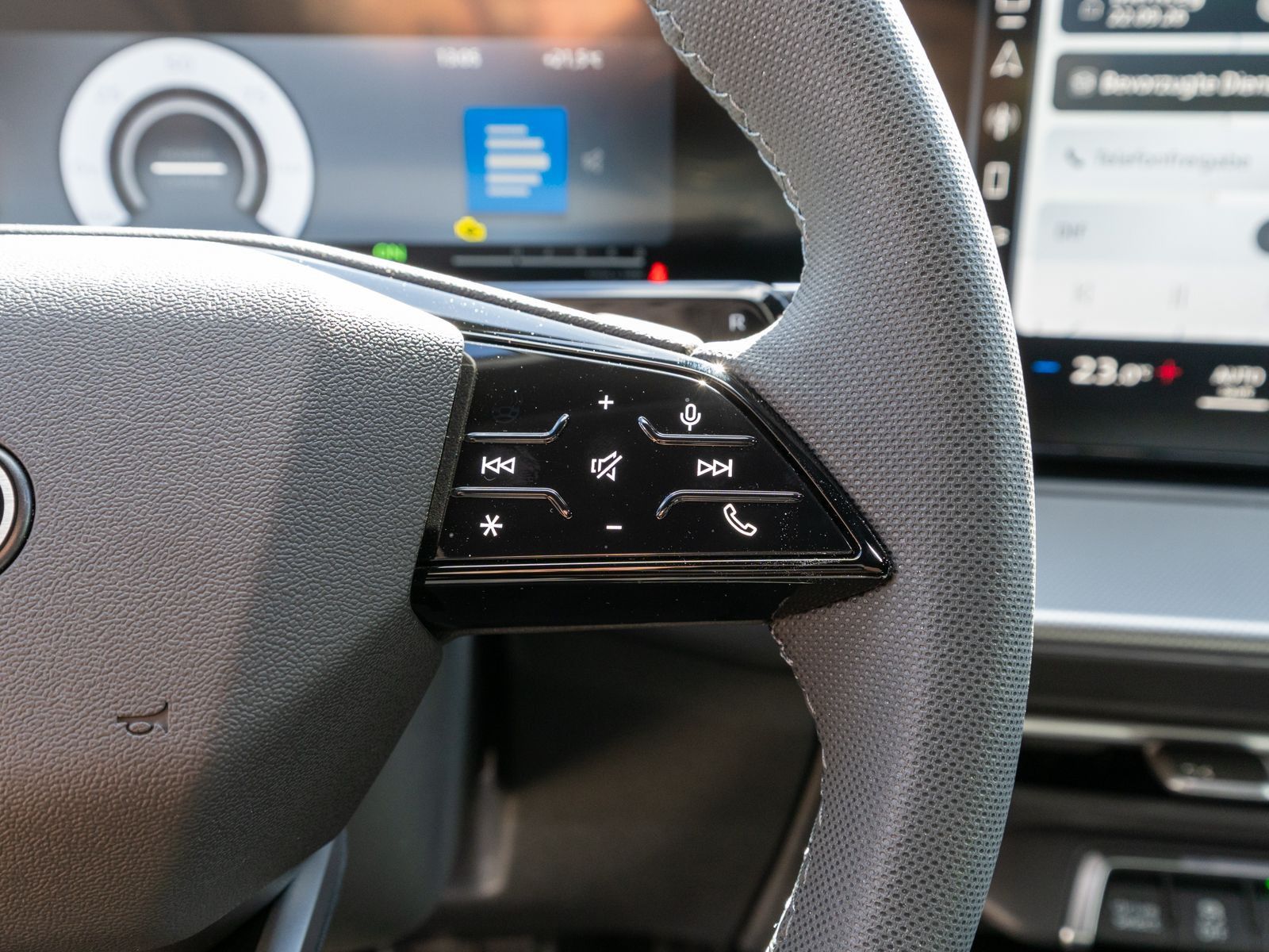 Fahrzeugabbildung Audi Q3 Sportback e-hybrid Stron S Line SONOS PANO VC