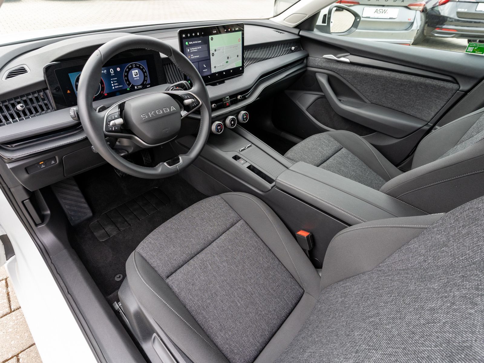 Fahrzeugabbildung SKODA Superb Combi Essence 2.0TDI LED Navi AHK RFK SHZ
